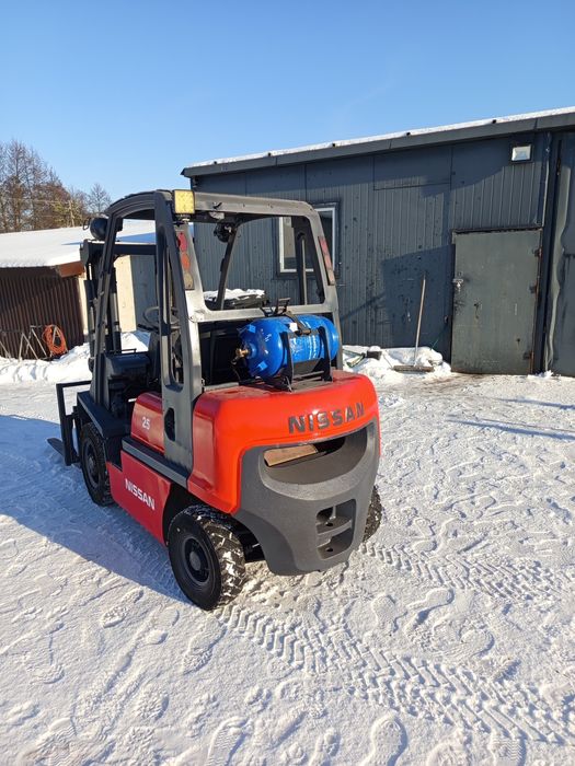 Sprzedam wózek widłowy Nissan udz 2,5 tony przesow boczny