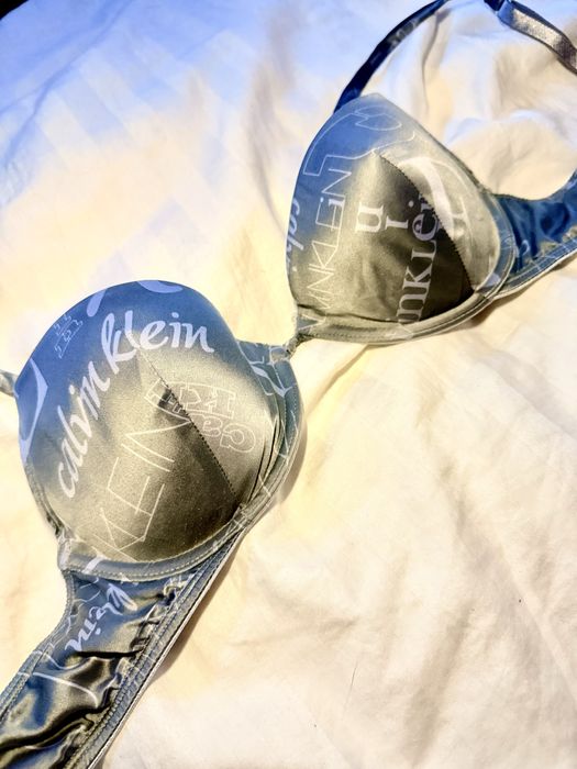 Oryginalnu biustonosz Calvin Klein
