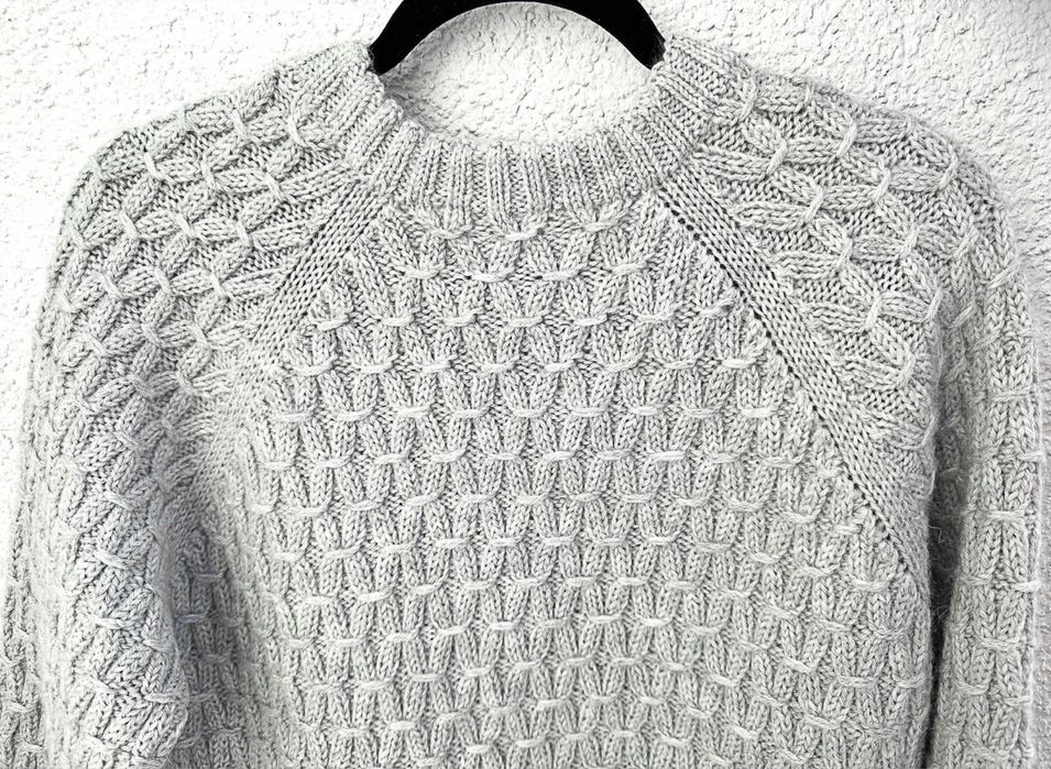 Sweter robiony ręcznie