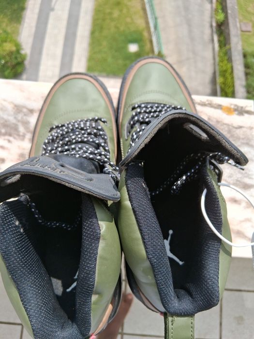 Jordan Retro 4, verde e preta