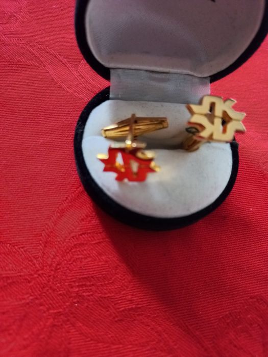 Botões de punho dourados  marca Shock