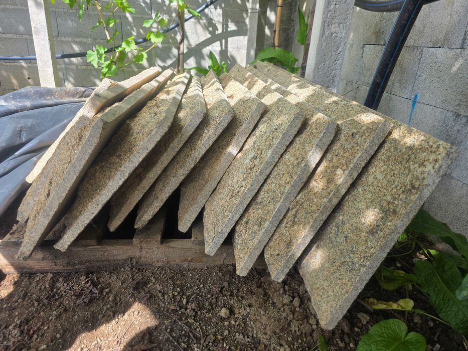 Pedra amarela escacilhada Mondim
