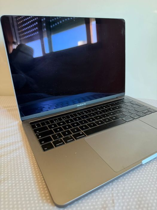 MacBook Pro 13" (2019) – Space Gray – Com Caixa Original