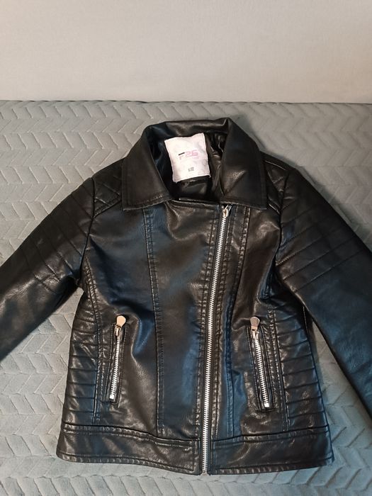 Шкіряна куртка для дівчинки