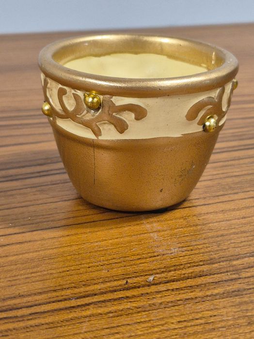 Mała osłonka ceramiczna na doniczkę