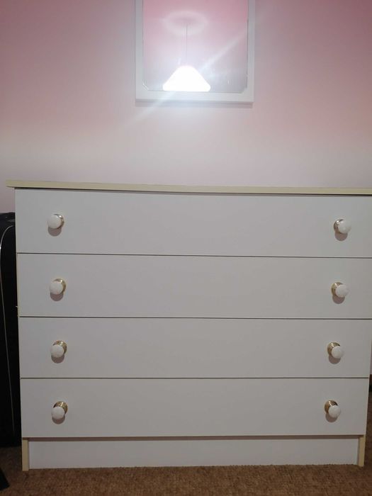 Cómoda e espelho de quarto, madeira cor branca