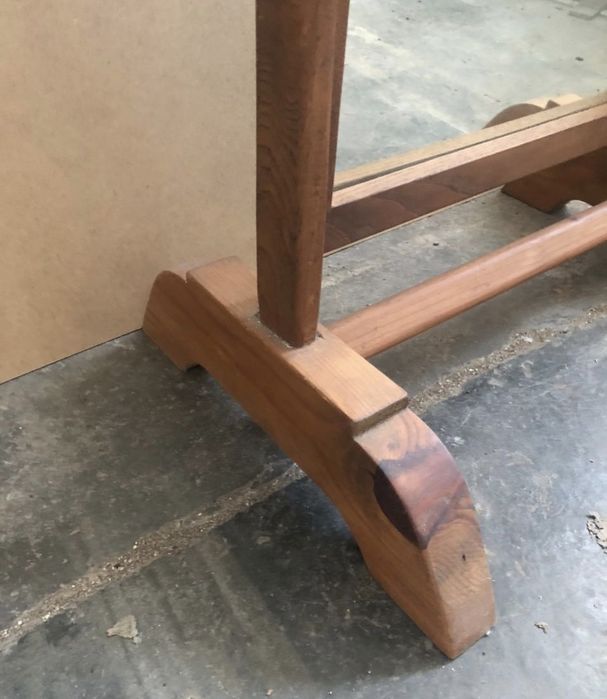 Espelho com pé em madeira