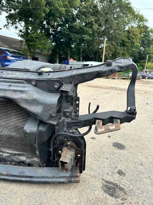 Екран Kia Sportage 2 передня панель Кіа спортедж телевізор радіатор