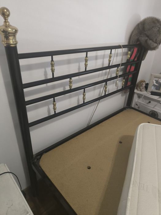 Vendo cama usada com possibilidade de colchão