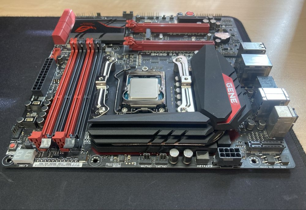 i7-4790K + Maximus VII Gene Z97 micro-ATX + 16GB DDR3 2133MHz