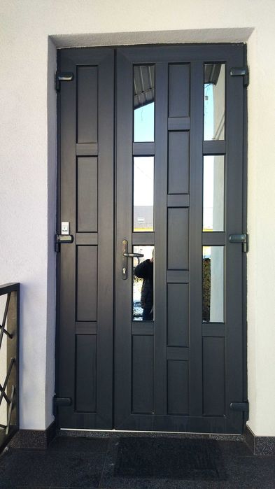 металопластикові двері вікна вхідний профіль 6 камерний   2-ох  колір