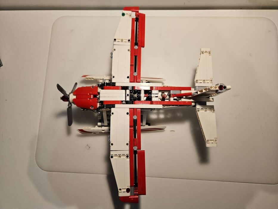 Klocki LEGO Technic Samolot strażacki, 42040
