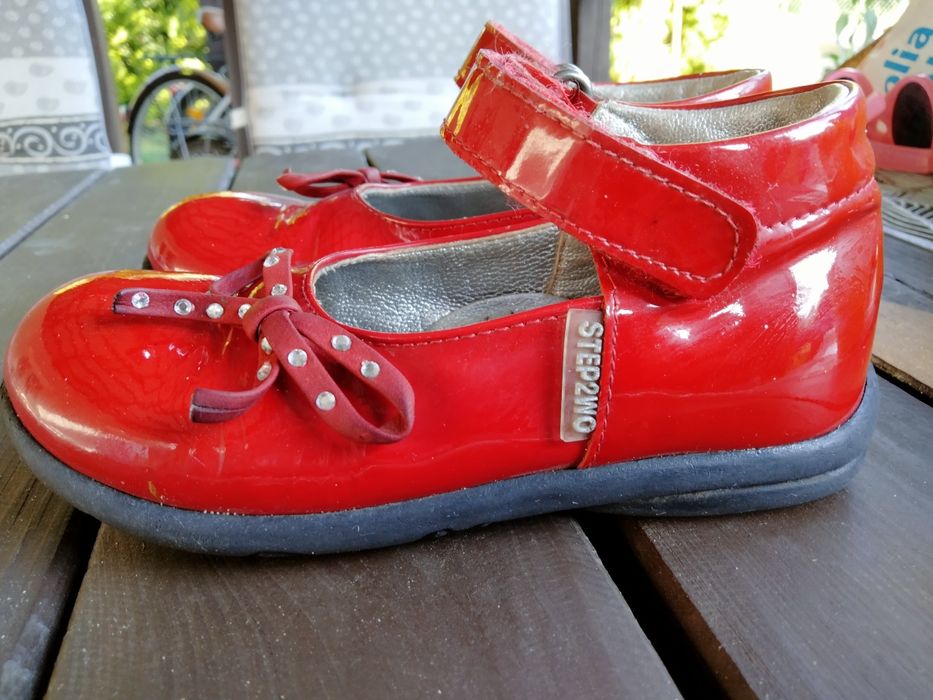 Buty dziewczęce lakierowane
