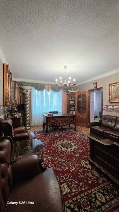 Здається простора великогабаритна квартира ,вул.Соборна