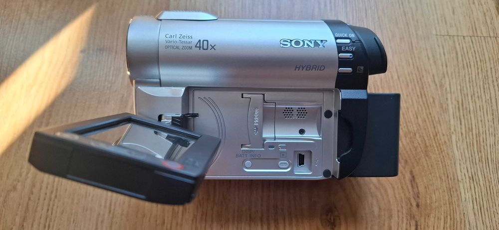 Hybrydowa kamera Sony Handycam DCR-DVD610