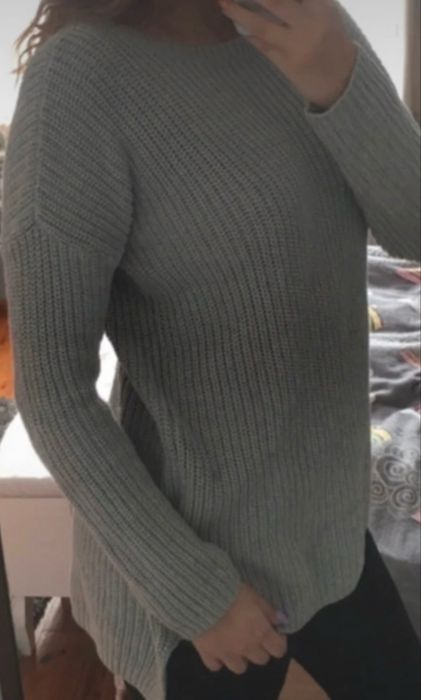 Sweterek z dwoma rozporkami- dziergany