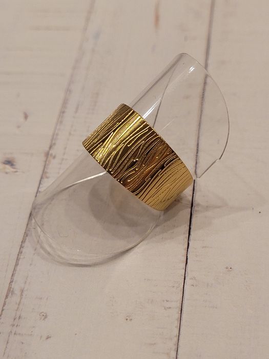 złoty pierścionek 18 mm szeroki teksturowany stal chirurgiczna boho