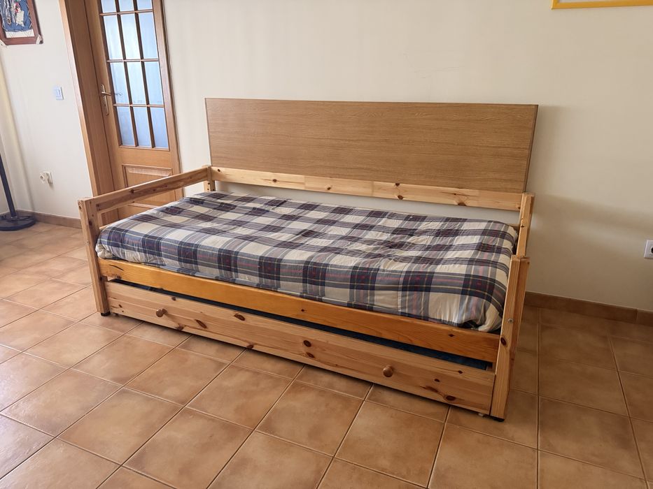 Sofá cama com colchões incluídos