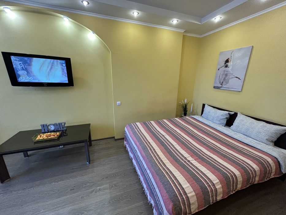 Акція ! Посуточно почасово кв центр Лівобережної МВЦ Комод