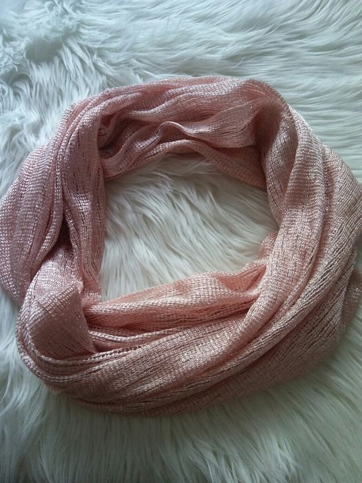 Cienki różowy komin