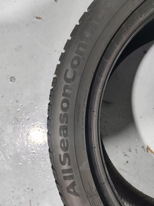 2 pneus semi novos 245-45R19 Continental - Oferta doa Portes l - Ofert