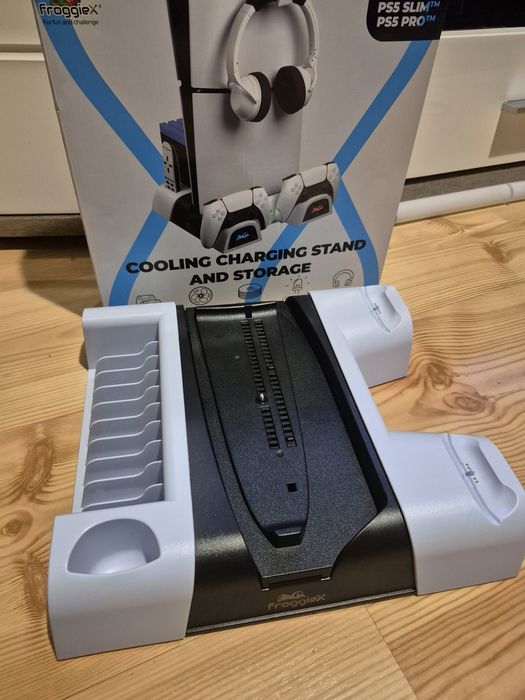 Postawa chłodząca ładowarka Froggiex FX-P5-C4-W do PlayStation 5 Ps5 Slim Fat Pro