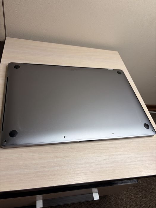 Macbook pro 2018 15.4 экран,i9,32 озу 512 ssd