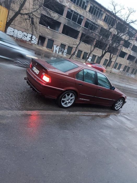 Продам  BMW e36 седан