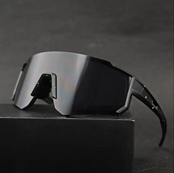 Стильні чорні окуляри вінтаж