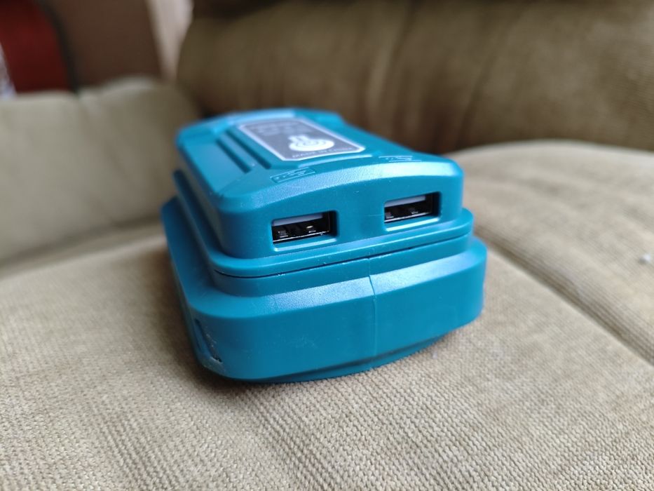Адаптер Power Bank для аккумулятора Makita 18V / 2x USB / LED фонарик