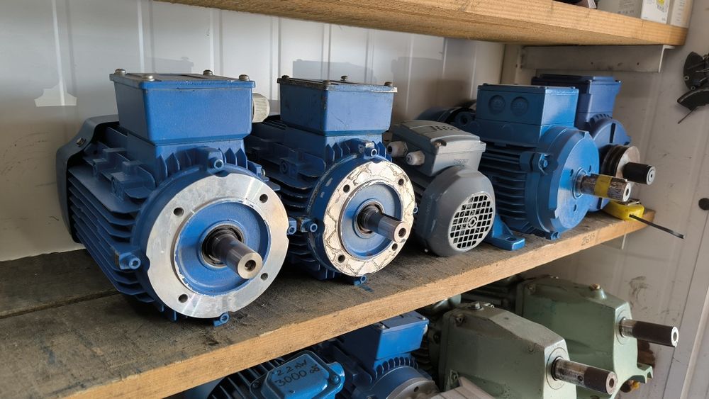 2,2 квт 3 квт 4 квт. Електродвигун 380. Электродвигатель с редуктором.