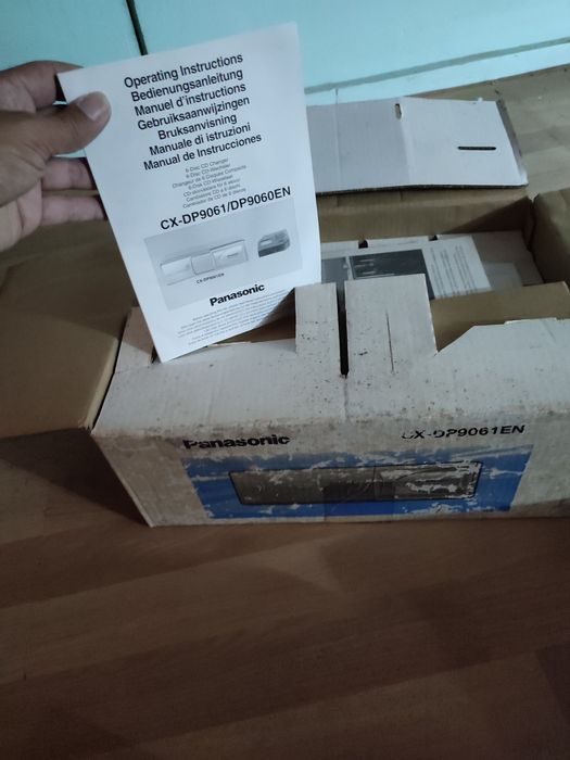 Caixa CDs Panasonic CX DP9061EN