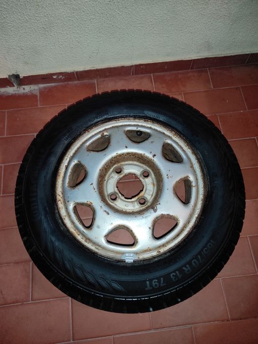 Pneu/roda nunca usado.