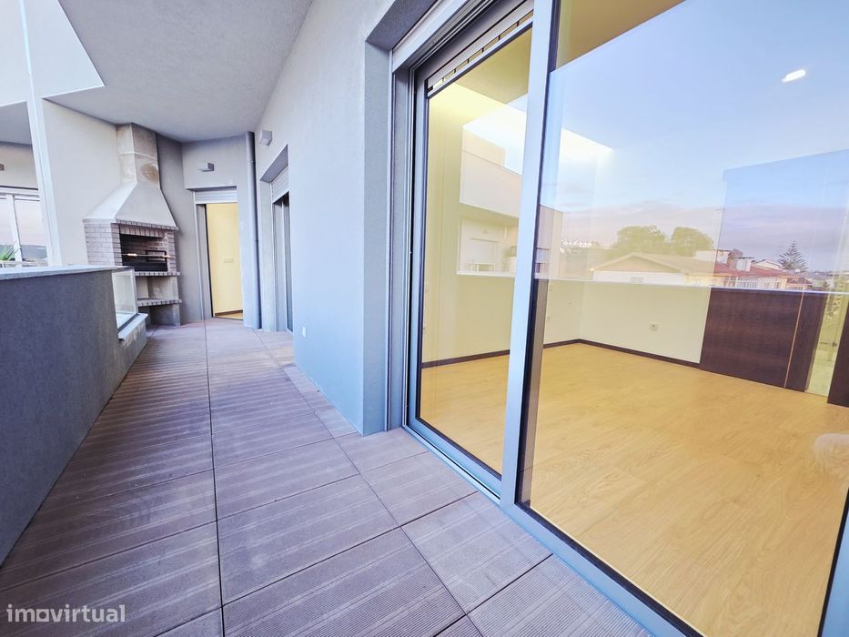 Vende-se T3 semi-novo com 1 ano de uso centro de Oliveira de Azeméis