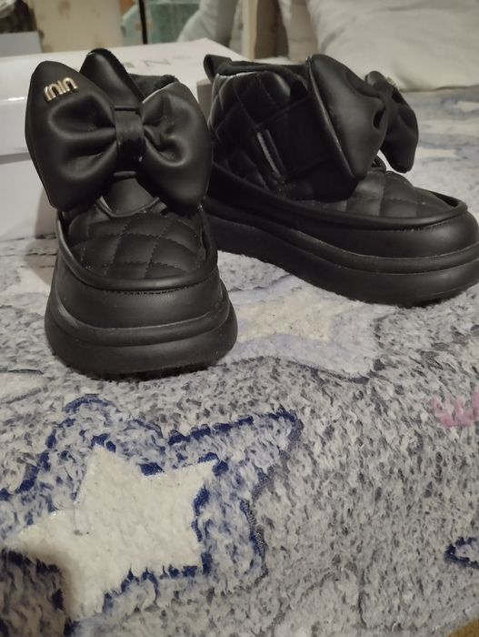 Чобітки на дівчинку 500 грн.