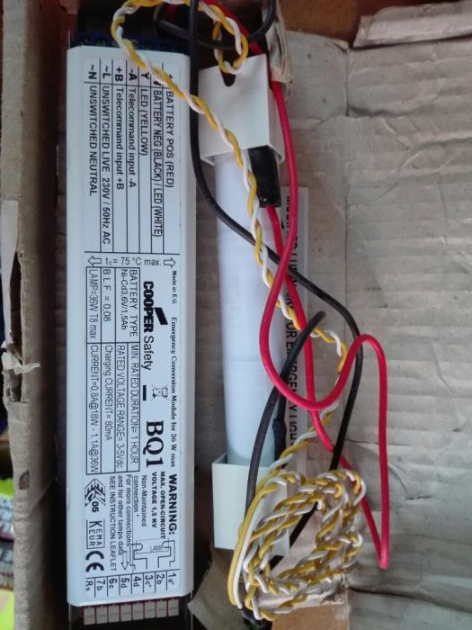 Luz emergência e baterias