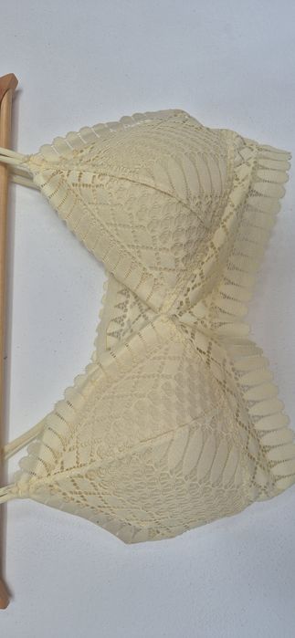 Żółty biustonosz koronkowy 75B butter yellow