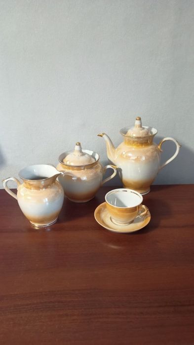 Сервиз чайный 6 чашек +кофейник+сахарница