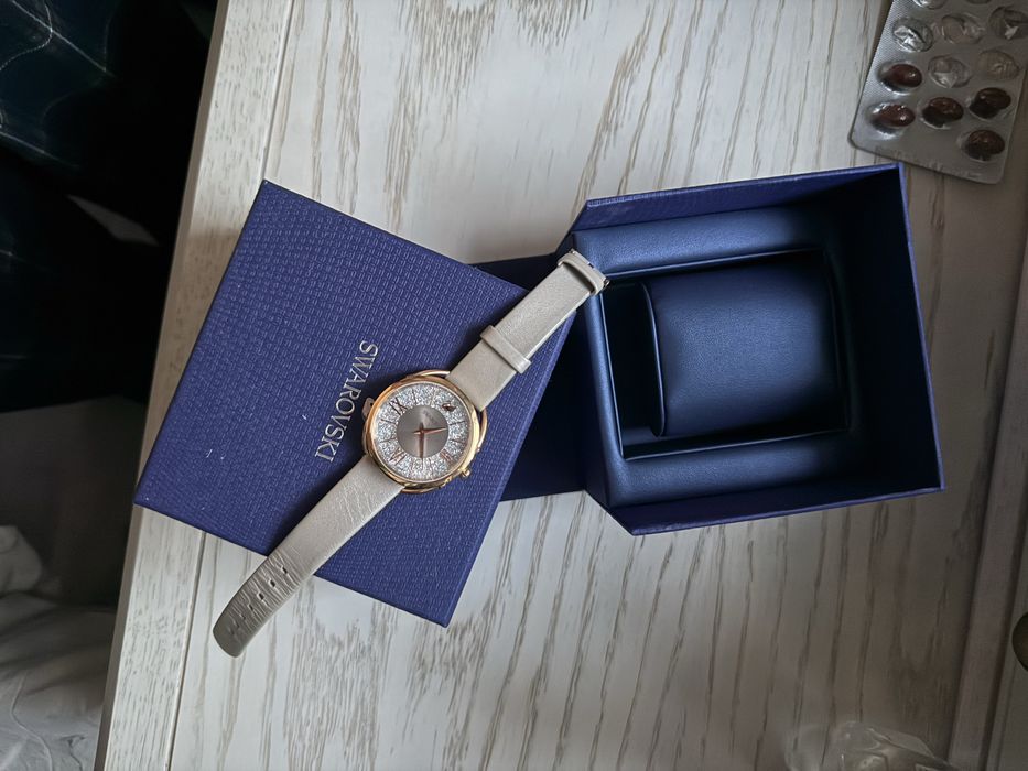 Годинник  бренд SWAROVSKI оригінал