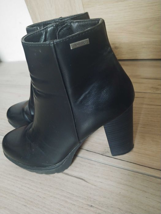Buty na obcasie r. 38