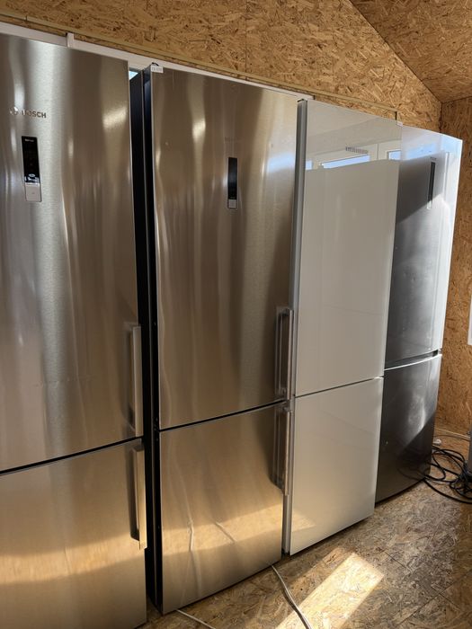 Двохметровий, NoFrost холодильник Siemens, привезений з Німеччини.