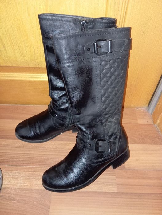 Віддам взуття на дівчинку р. 29,30,31