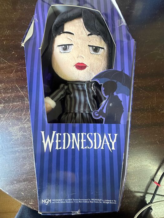 peluche wednesday uniformes nevermore