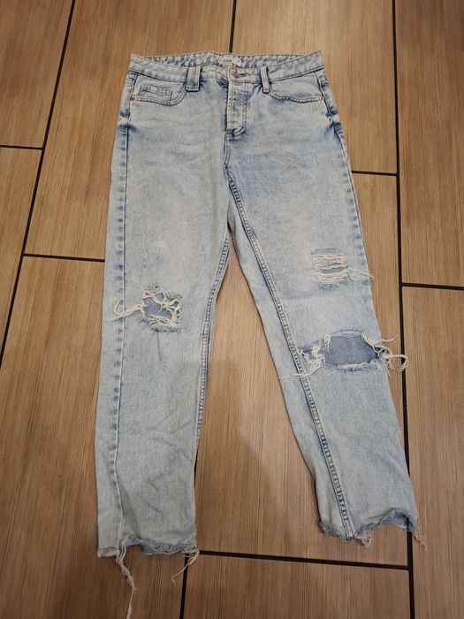 Jeansy z przetarciami