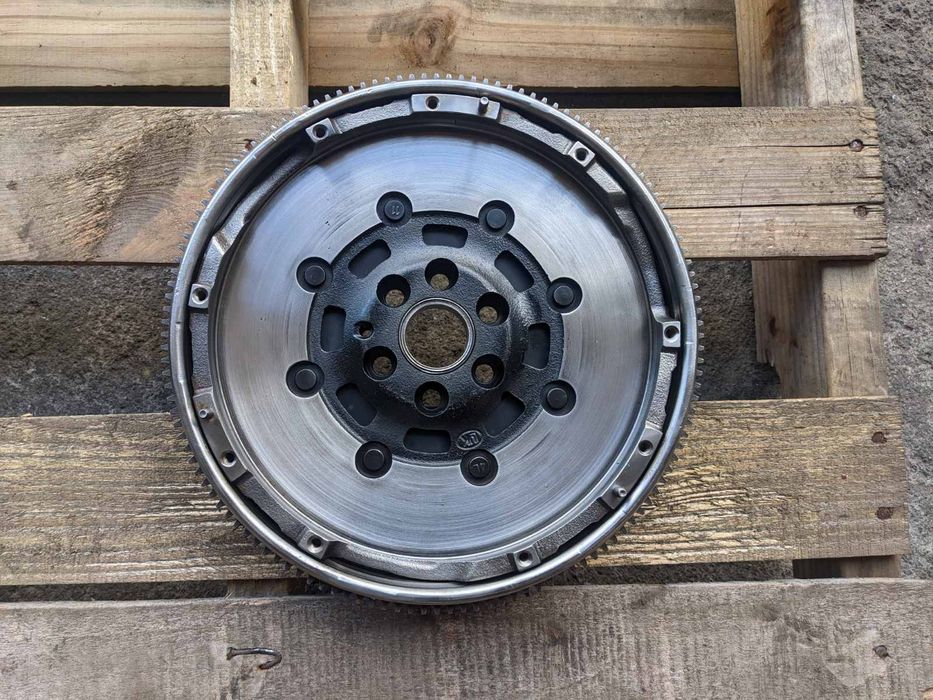 Реставрація маховика ( демпфера) гарантія 6 місяців.