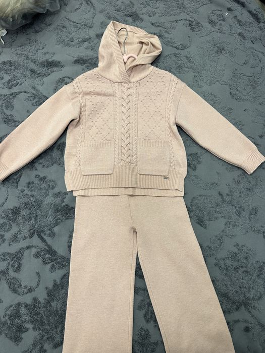 Нарядный и теплый костюм mayoral. Размер 104.