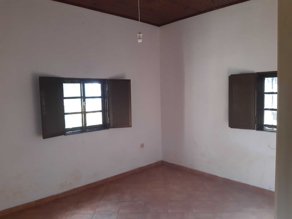 Arrenda Casa R/Ch - Castromil/Sobreira