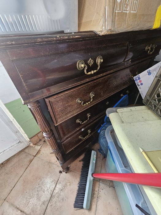 Cómoda estilo colonial