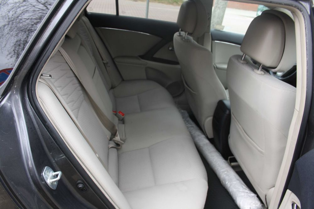 Avesis 2.0 d4d,kombi,2010r,ladny