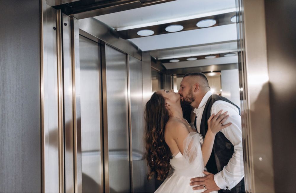 Весільна сукня з шлейфом